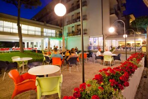 International cuisine, ocean views 