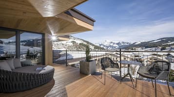 Panoramic Suite, 1 Katil Raja (King) dengan Katil Sofa, Sauna, Mountain View | Pemandangan dari bilik