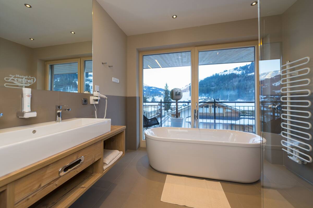 panoramic suite, 1 bedroom, bathtub, mountain view | bathroom | shower, rainfall showerhead, free toiletries, hair dryer