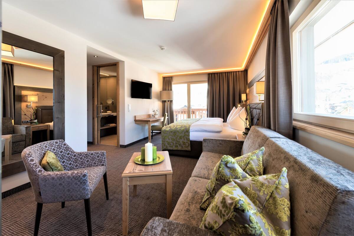 premium double room, 1 bedroom, balcony | egyptian cotton sheets, premium bedding, down duvets, in-room safe