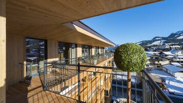 Panoramic-Suite, 1 King-Bett und Schlafsofa, Badewanne, Bergblick | Blick auf die Berge