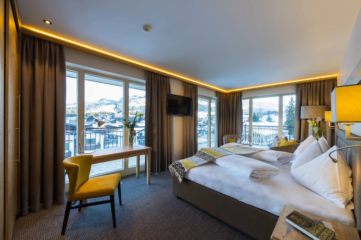 panoramic suite, 1 king bed with sofa bed, sauna, mountain view | egyptian cotton sheets, premium bedding, down duvets, in-room safe