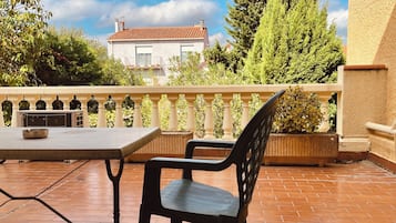 Habitación doble, 1 cama doble, terraza | Caja fuerte, sistema de insonorización, wifi gratis y ropa de cama