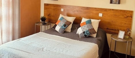 Chambre Double, 1 lit double, terrasse | Coffres-forts dans les chambres, chambres insonorisées, Wi-Fi gratuit