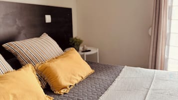 Chambre Double, balcon | Coffres-forts dans les chambres, chambres insonorisées, Wi-Fi gratuit