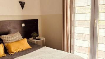 Double Room, Balcony | In-room safe, soundproofing, free WiFi, bed sheets