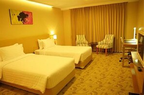 Standard Room (Maxi) | Premium bedding, minibar, in-room safe, desk - The Moonite Boutique Hotel (Bangkok)
