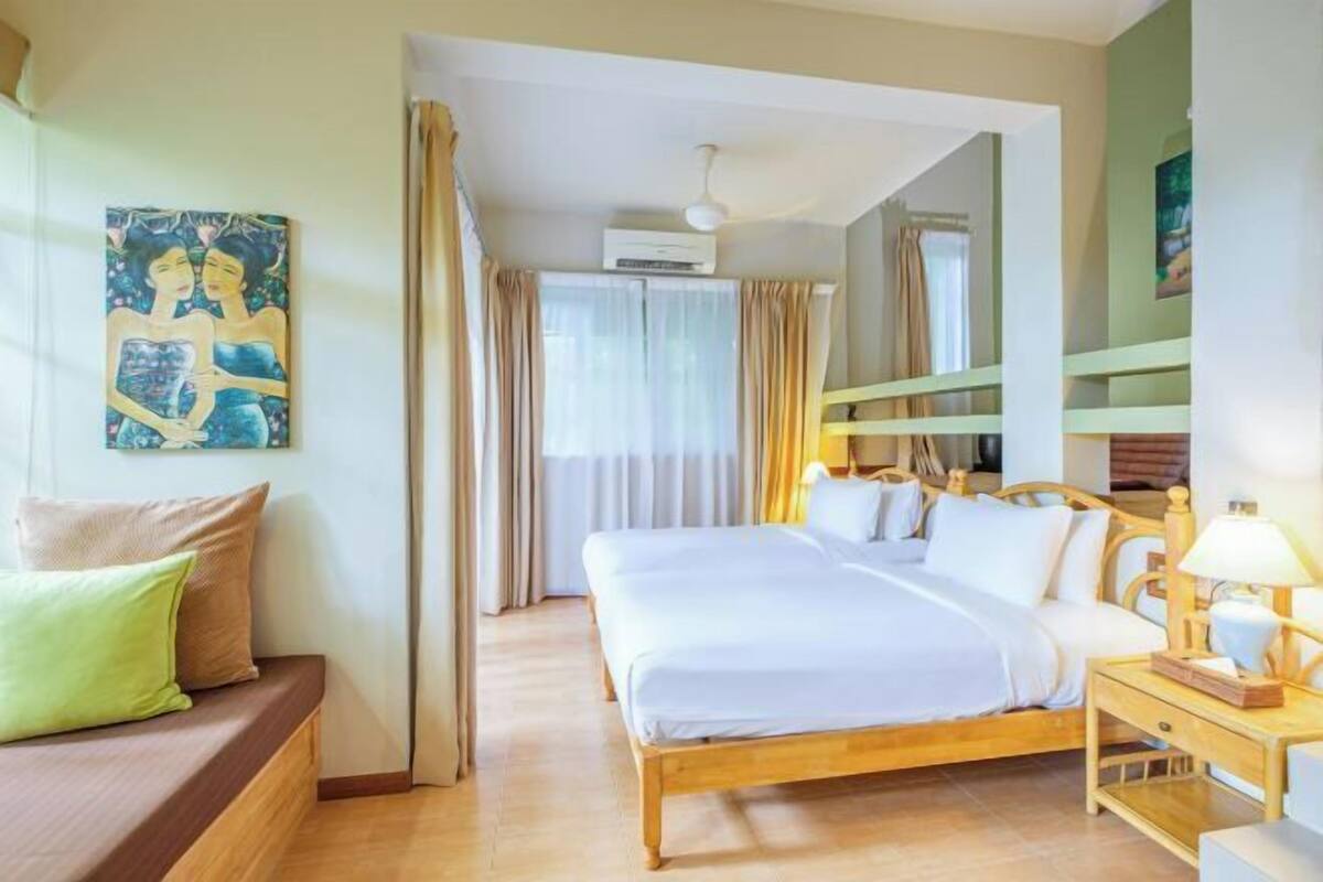 Minibar, in-room safe, individually decorated, individually furnished