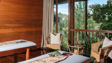Couples treatment room(s), hot tub, body treatments, aromatherapy