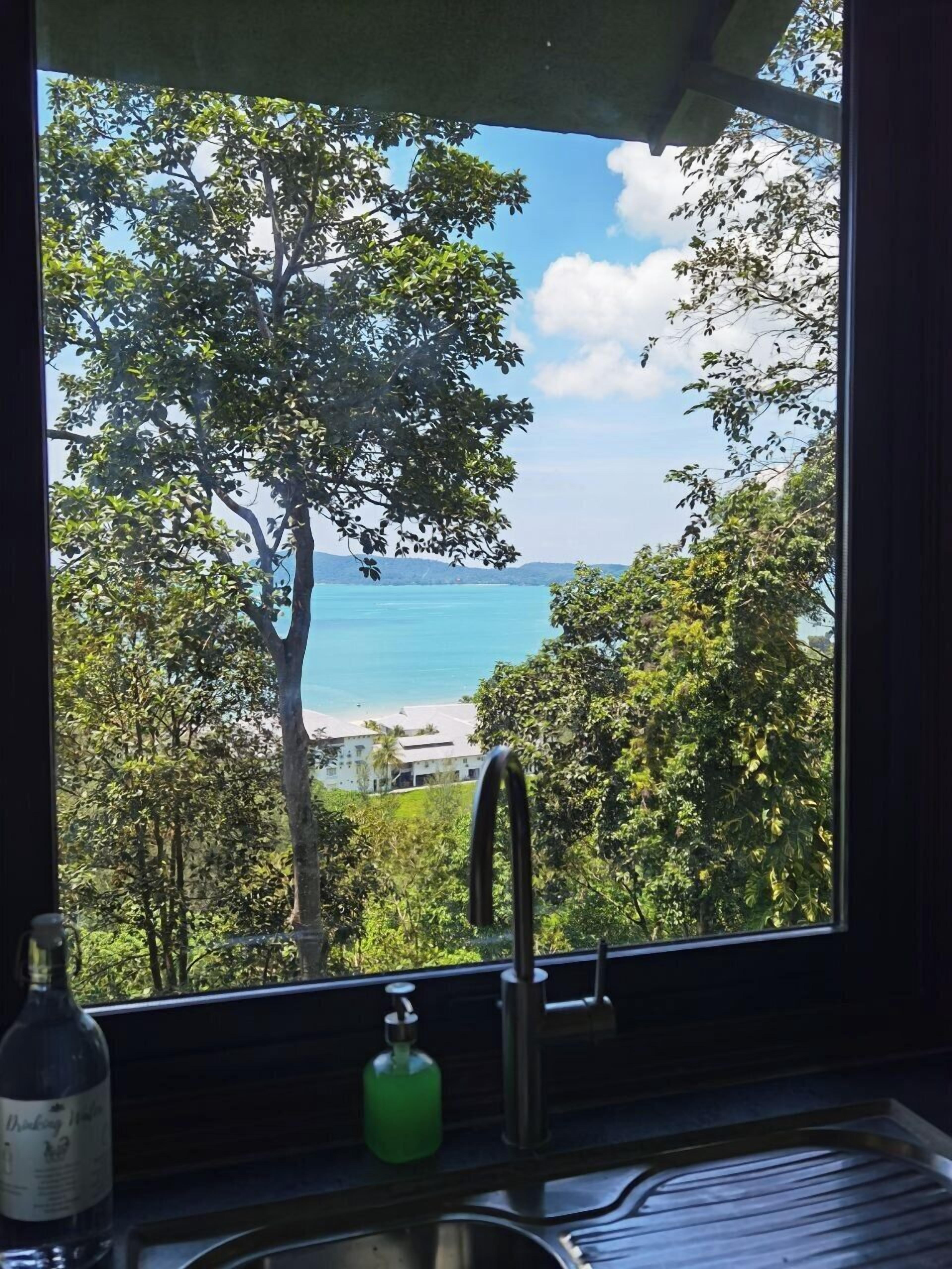 Canopy Studio | Minibar, värdeförvaringsskåp på rummet och individuell inredning