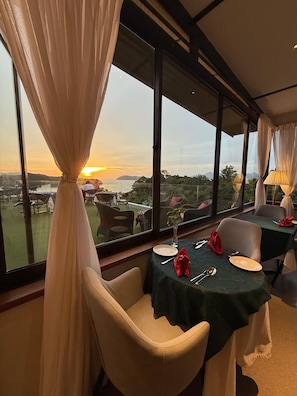 2 restaurants, breakfast, lunch, dinner served; vegan cuisine - Ambong Rainforest Retreat (Langkawi)