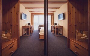 Ropa de cama hipoalergénica y minibar con artículos gratuitos