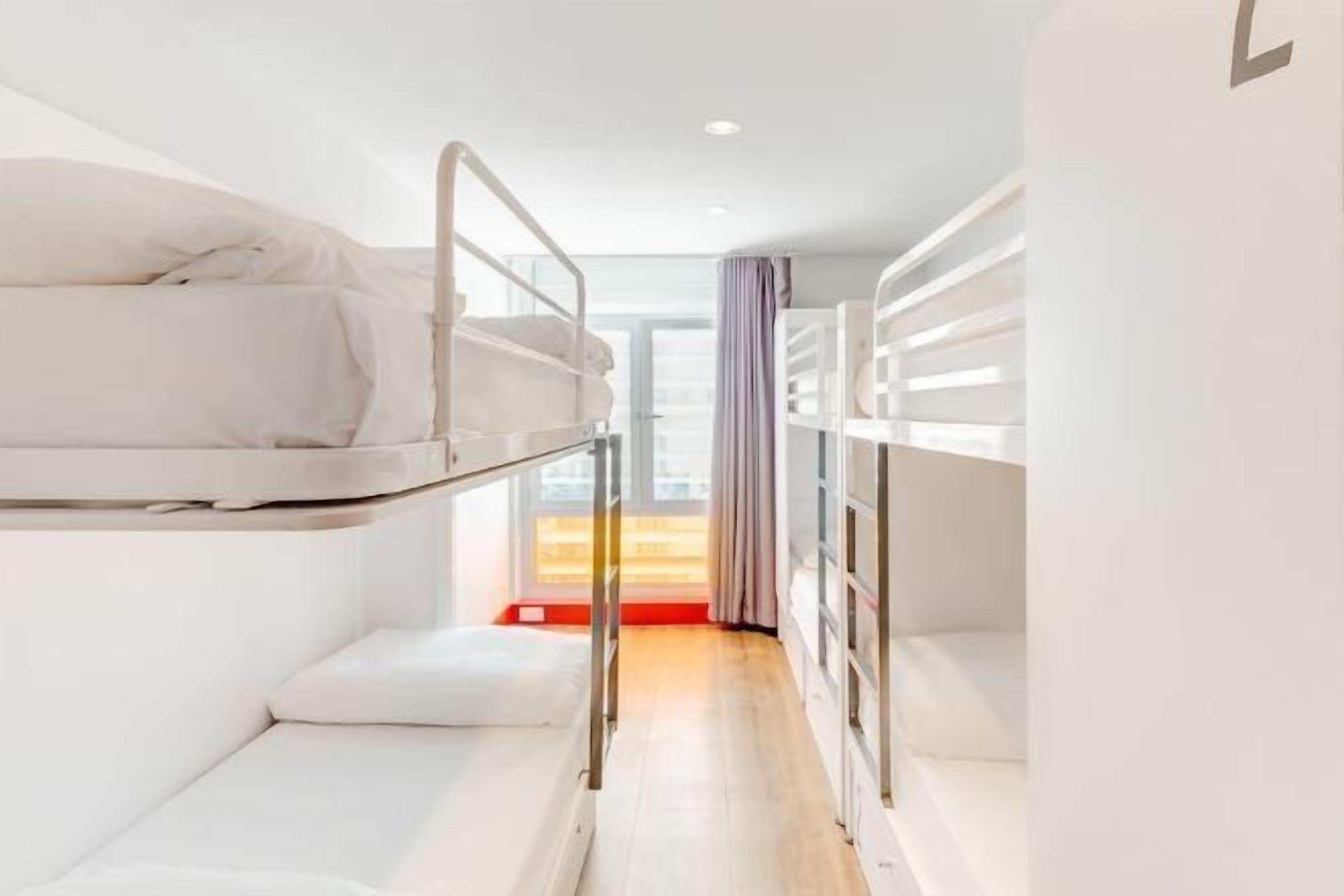 Blendingsgardiner, strykejern/-brett, wi-fi (inkludert) og sengetøy