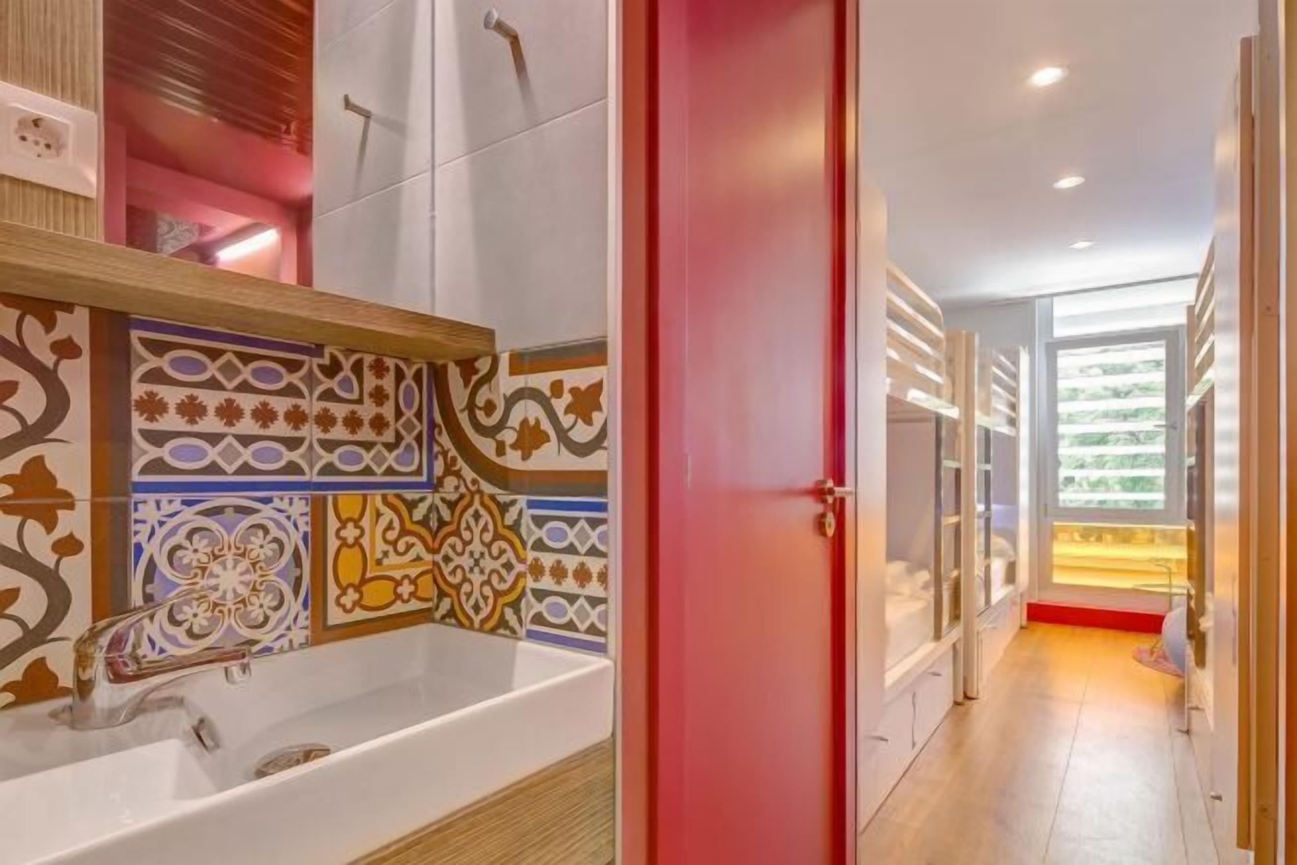 Bad | Håndklær, såpe, sjampo og toalettpapir