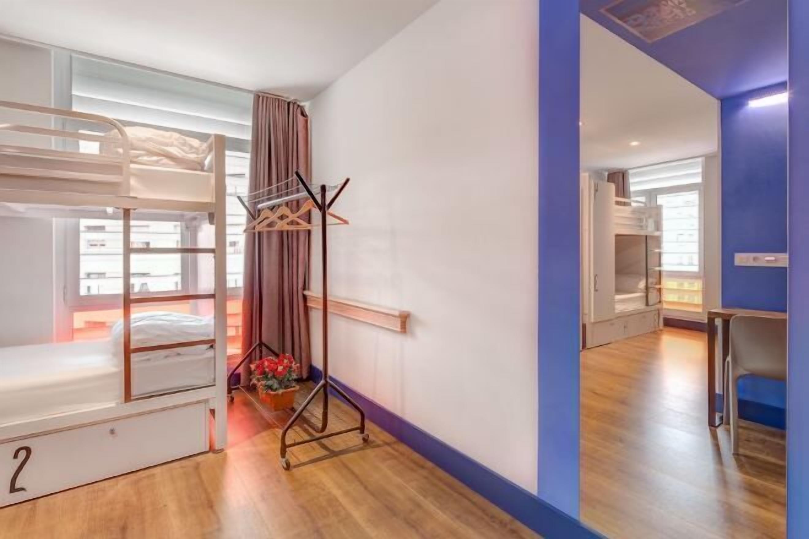 Blendingsgardiner, strykejern/-brett, wi-fi (inkludert) og sengetøy