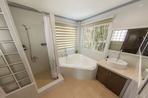 Suite | Bathroom