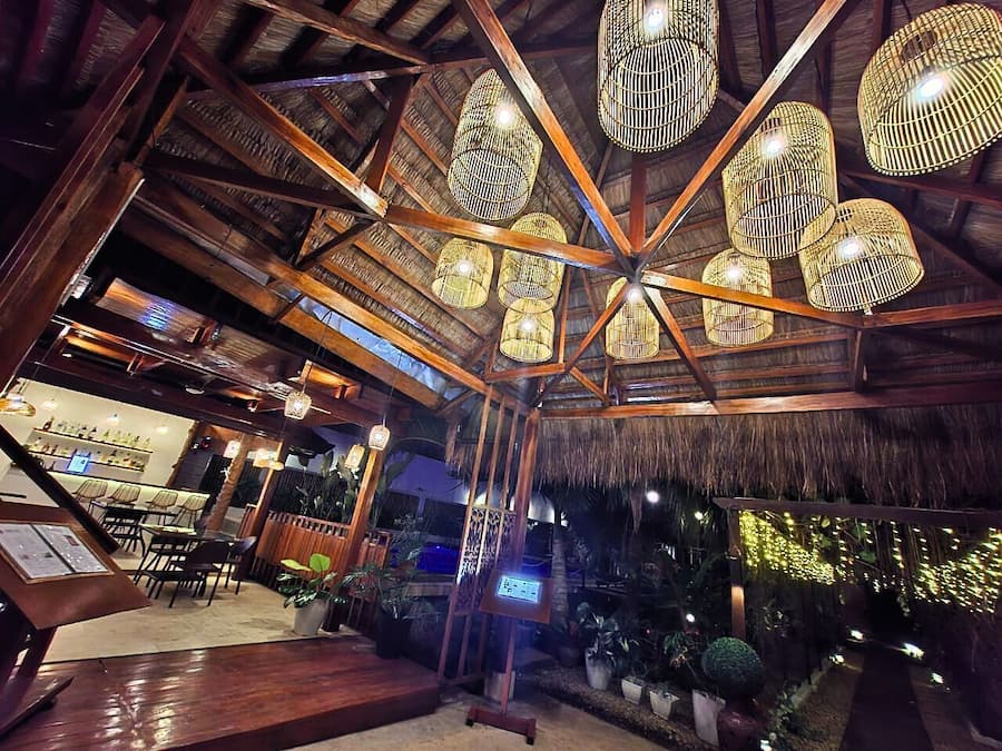 Frühstück, Mittagessen, Abendessen, Blick auf den Pool