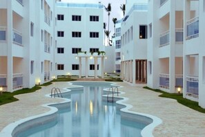 2 outdoor pools, sun loungers - Presidential Suites Punta Cana (Punta Cana)