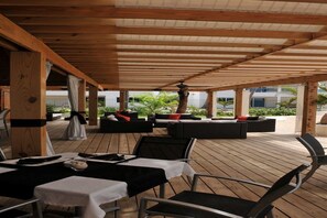 Outdoor dining - Presidential Suites Punta Cana (Punta Cana)