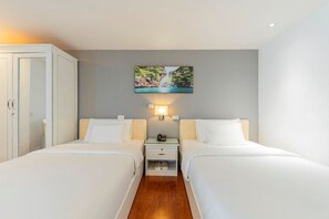 Habitación Deluxe | Minibar y caja de seguridad en la habitación 