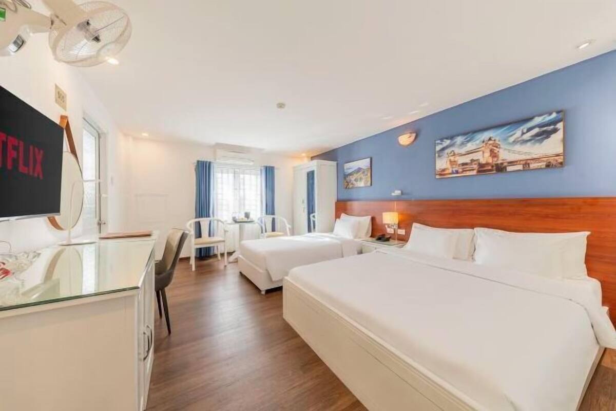 Minibar, in-room safe, iron/ironing board, free WiFi