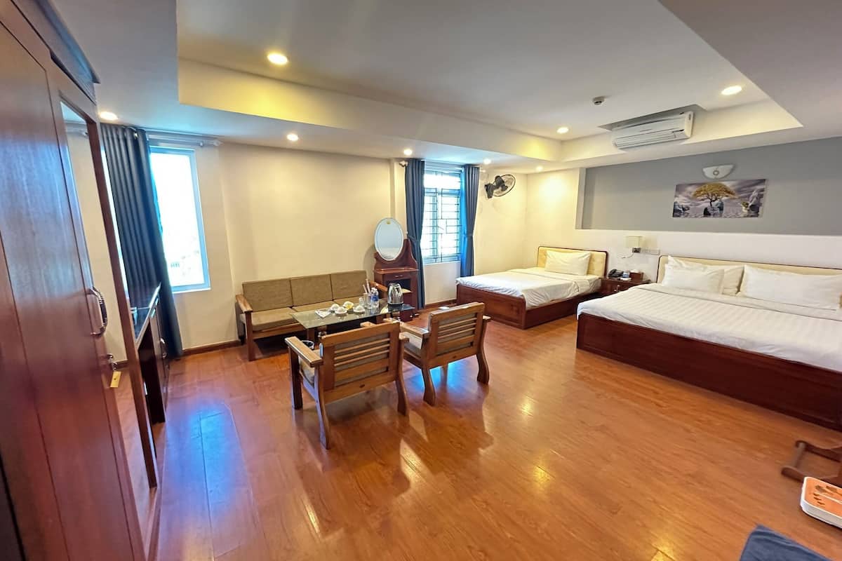 Deluxe Suite Triple | Minibar, in-room safe, iron/ironing board, free WiFi