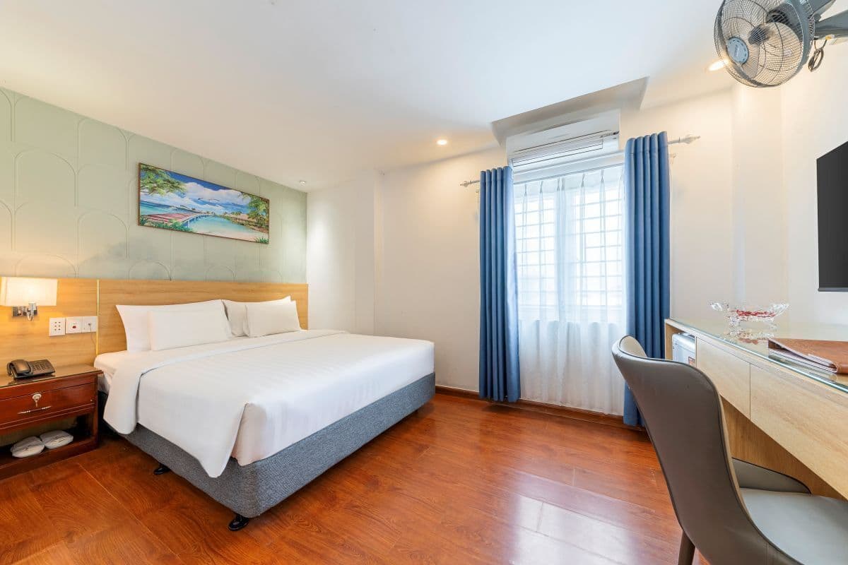 Minibar, in-room safe, iron/ironing board, free WiFi