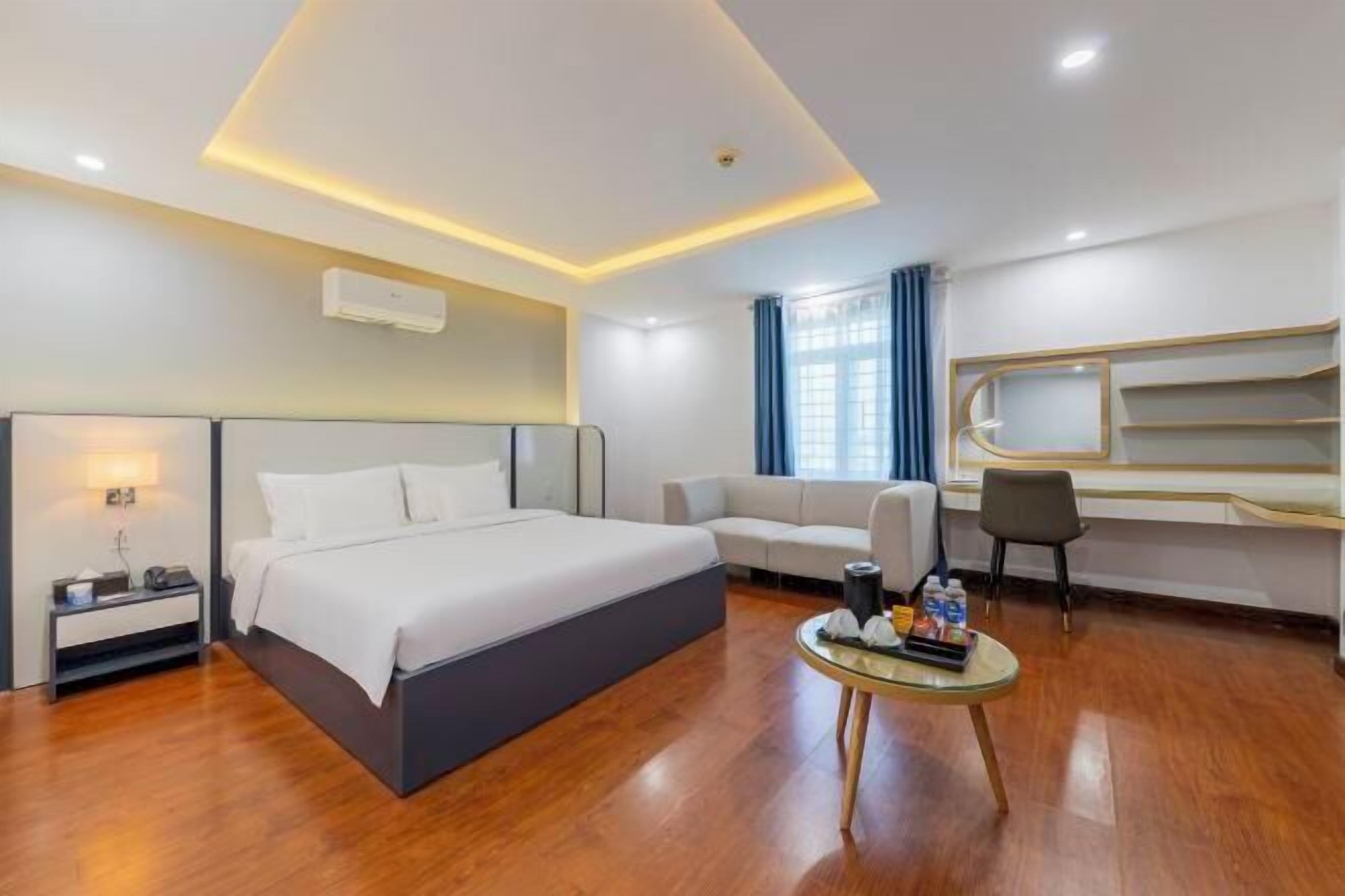 Minibar, in-room safe, iron/ironing board, free WiFi