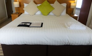 Iron/ironing board, free WiFi, bed sheets - Fort d'Auvergne Hotel (St. Helier)