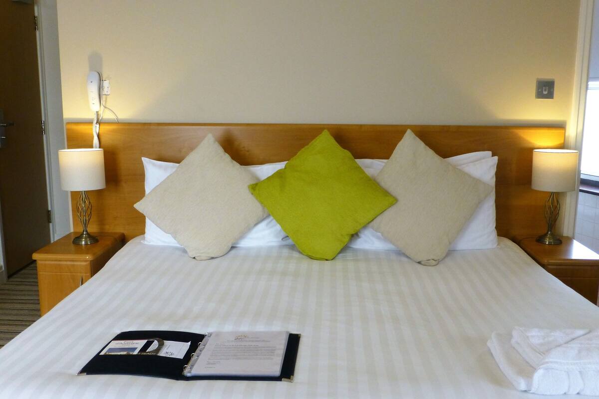 Iron/ironing board (on request), free WiFi, bed sheets