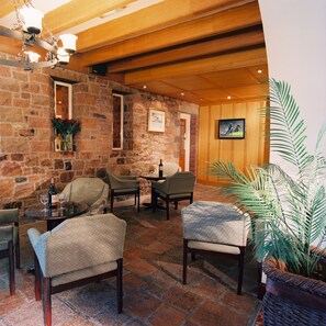 Lobby - Fort d'Auvergne Hotel (St. Helier)