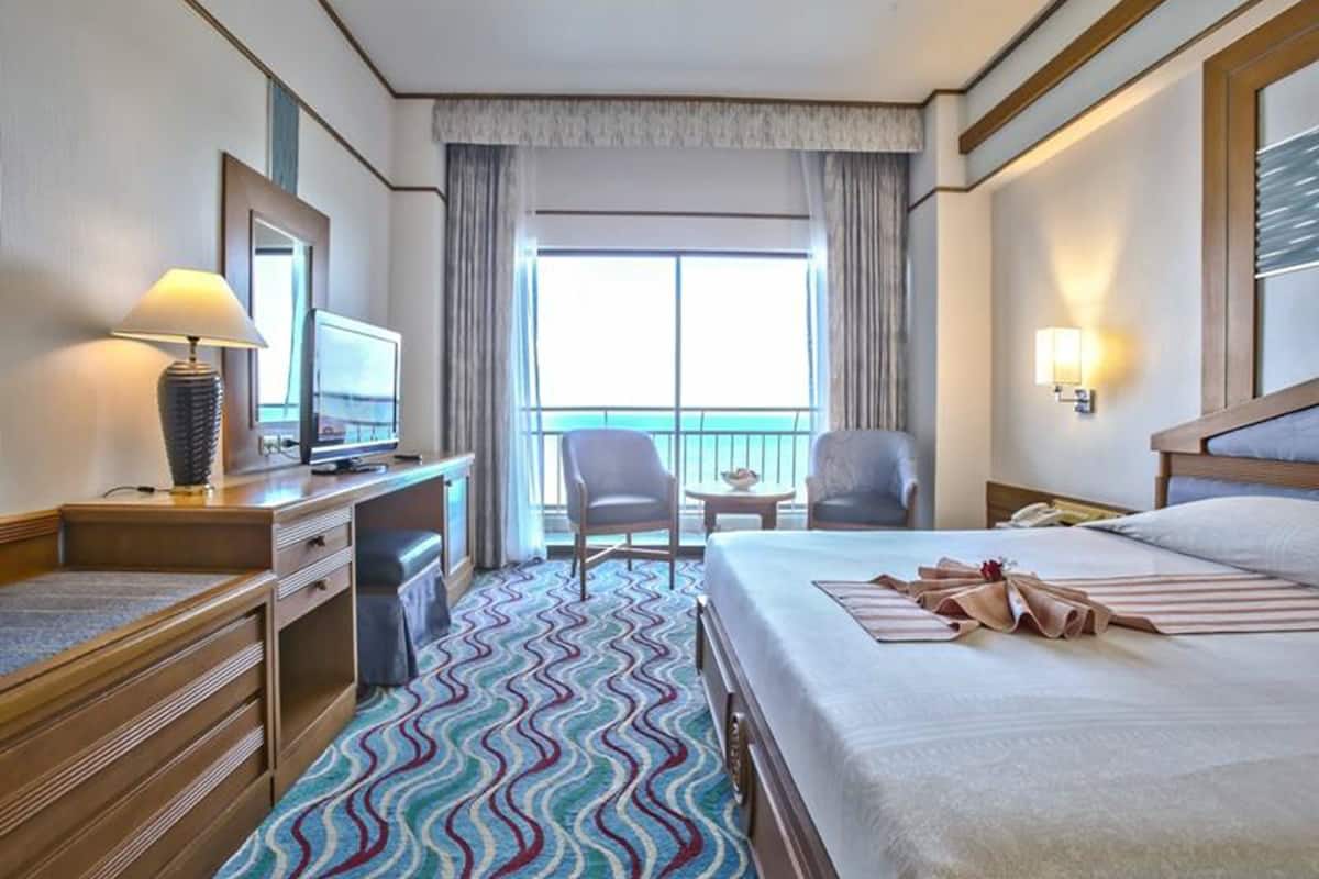 Executive Room, Sea View | In-room safe, free WiFi