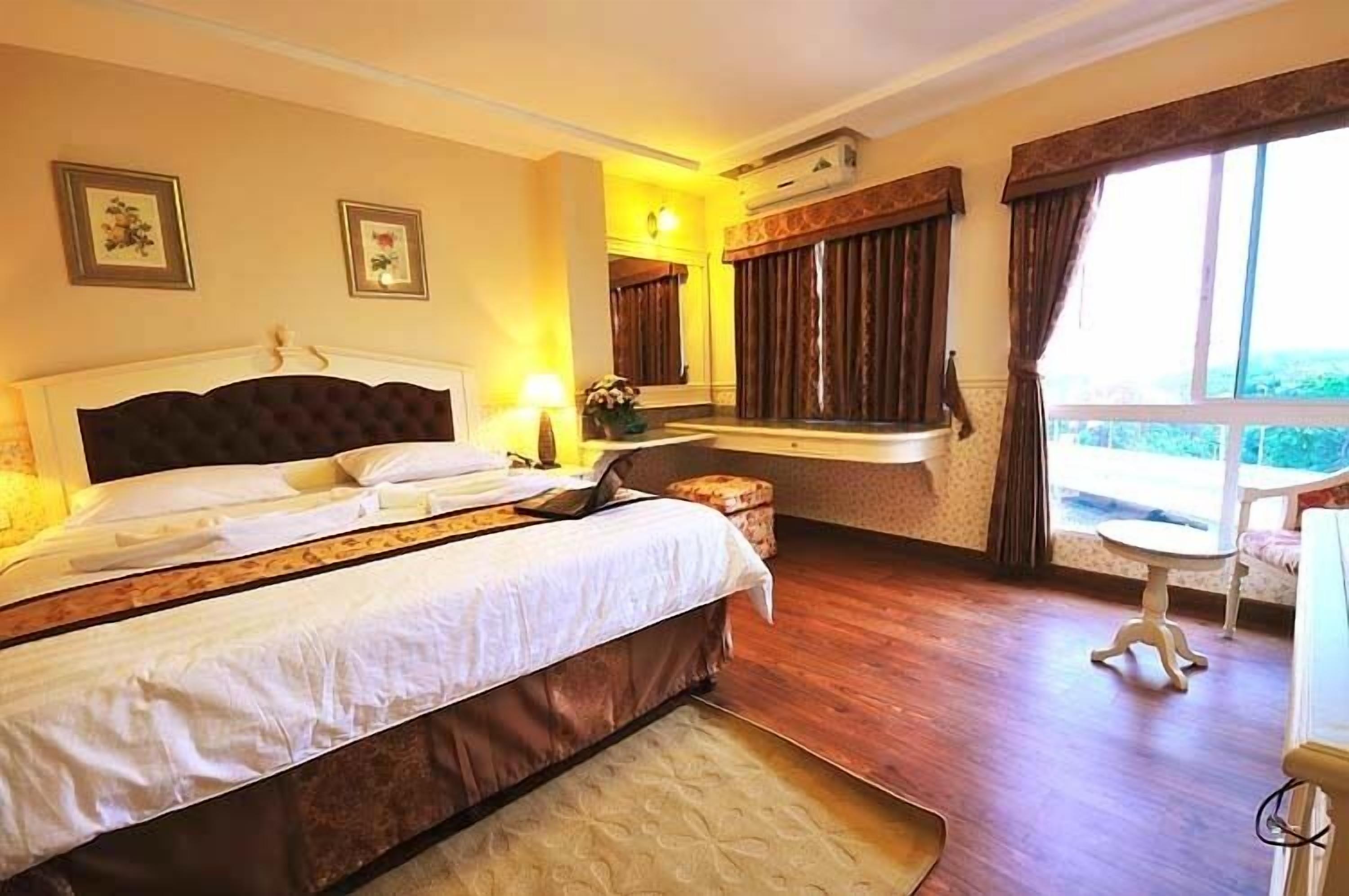 Studio | In-room safe, desk, free WiFi, bed sheets