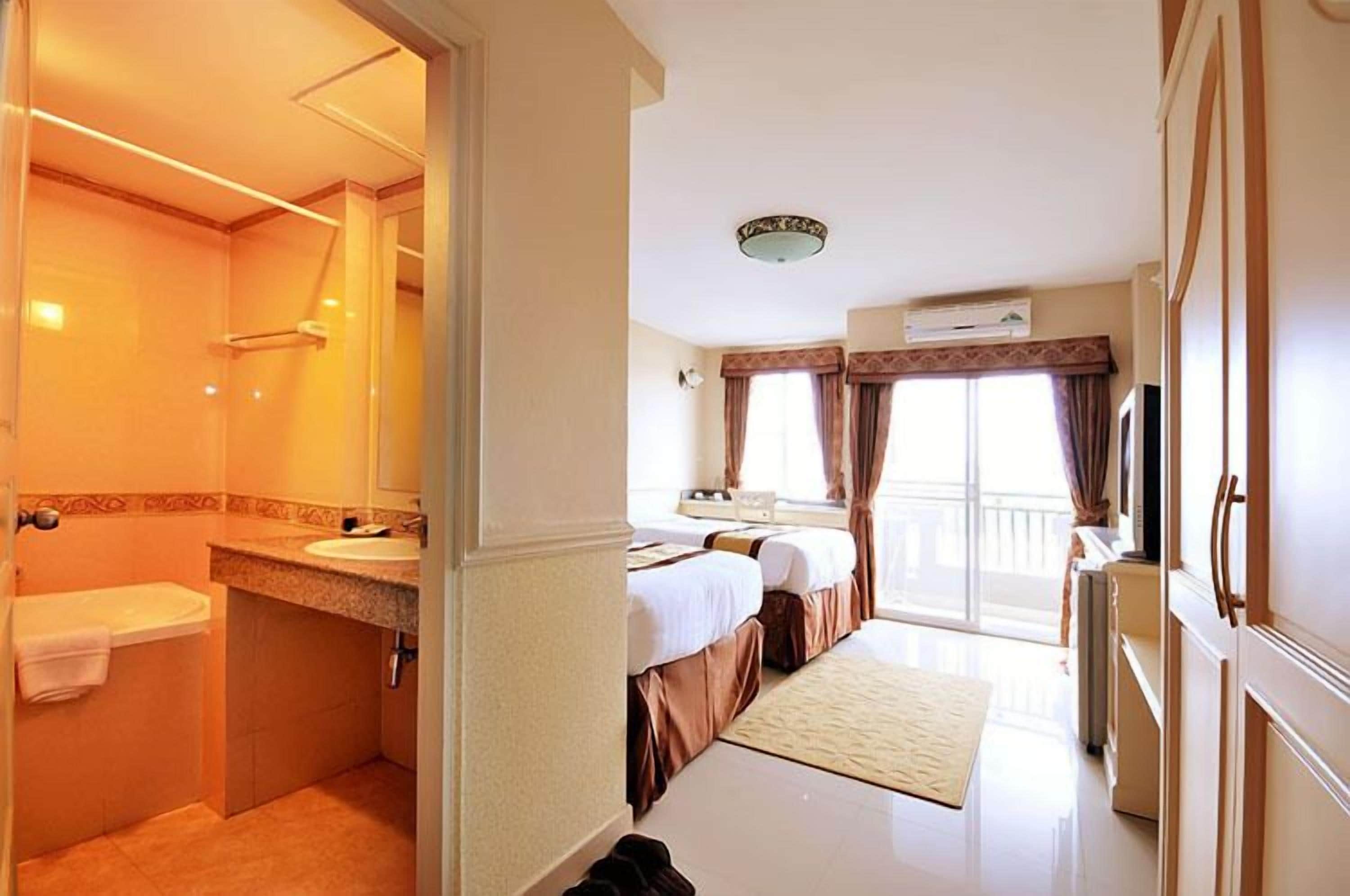 minibar, in-room safe, desk, free wifi