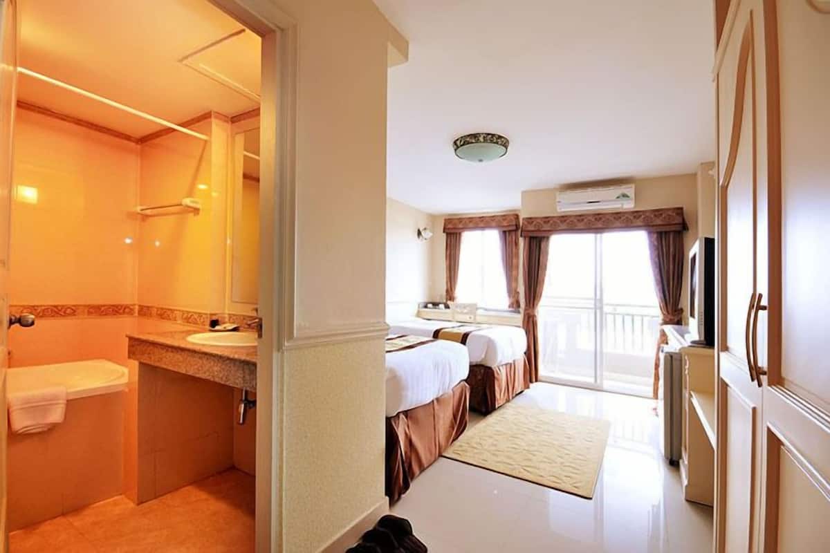 minibar, in-room safe, desk, free wifi