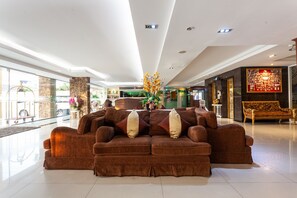 Breakfast, lunch, dinner served; Thai cuisine  - The Airport Greenery Hotel (Chiang Mai)