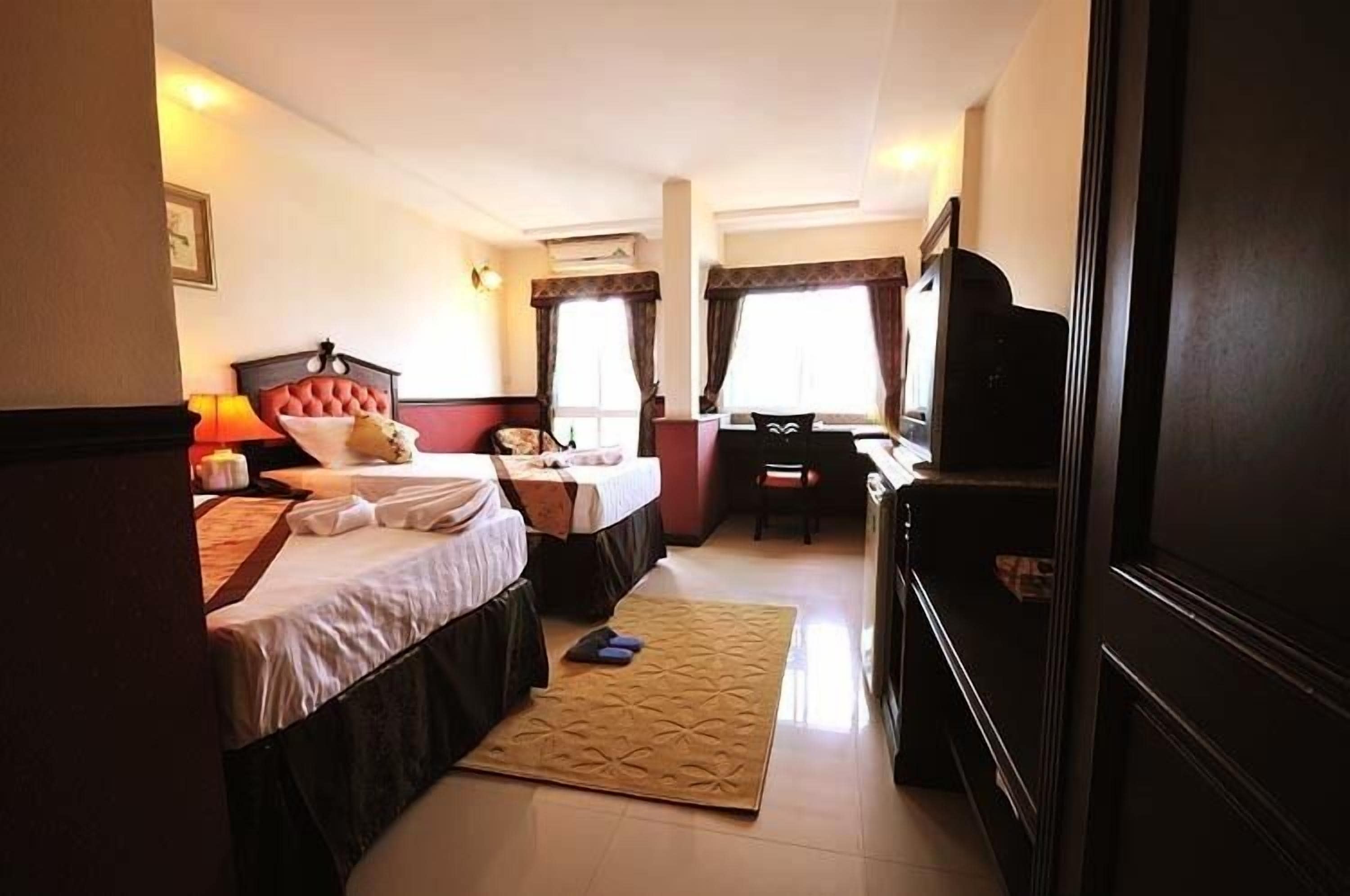 studio | minibar, in-room safe, desk, free wifi