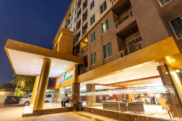 Front of property - The Airport Greenery Hotel (Chiang Mai)