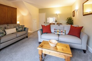 Standard Duplex, 1 Bedroom, Non Smoking, Kitchen | Living area - The Uplands Serviced Apartments (St. Helier)