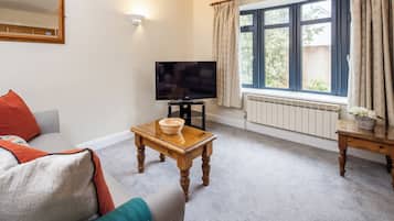 Standard Duplex, 1 Bedroom, Non Smoking, Kitchen | Living area | 40-inch flat-screen TV with cable channels, TV