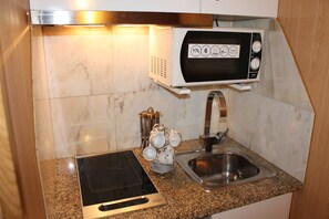 Studio, Kitchenette (Private Bathroom) | Private kitchenette