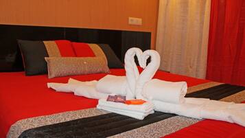 Quarto conforto, para não fumantes, vista para a cidade | Cortinas blackout, quartos à prova de som, Wi-Fi de cortesia