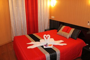 Rideaux occultants, chambres insonorisées, Wi-Fi gratuit