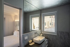 CAMERA DEPENDANCE | Badezimmer | Haartrockner, Bidet, Handtücher
