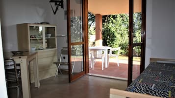 Comfort-Villa, 1 Schlafzimmer, Kochnische, Gartenblick | Wohnbereich