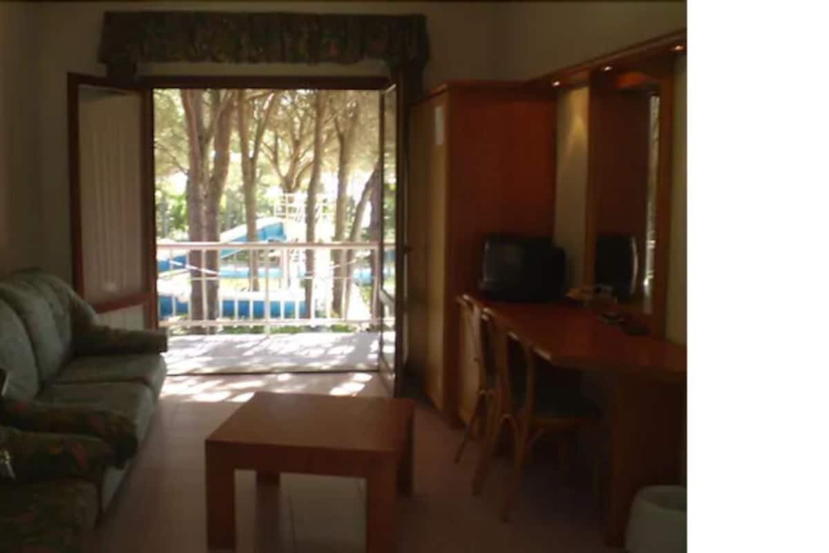 1 bedroom, minibar, desk