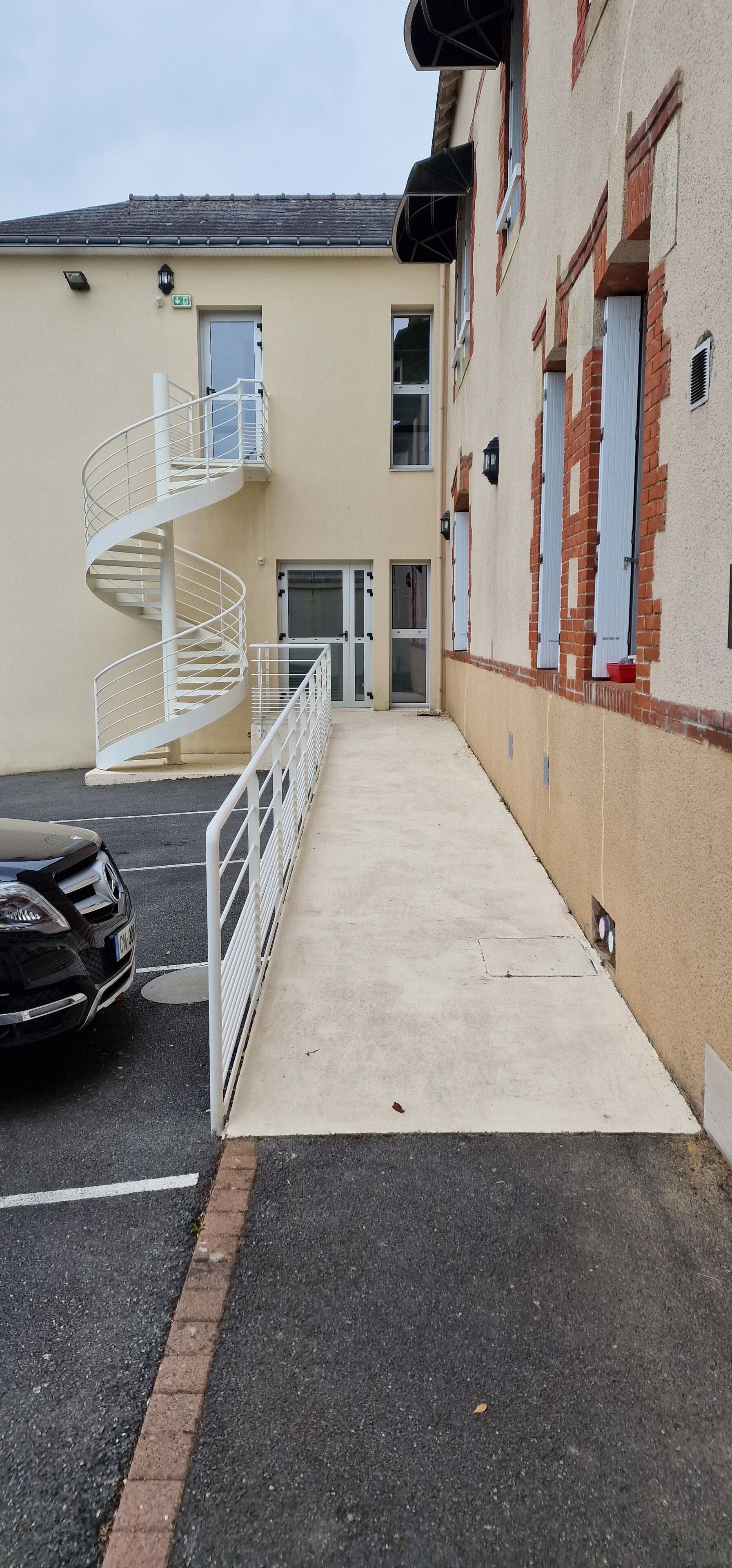 wheelchair-accessible van parking