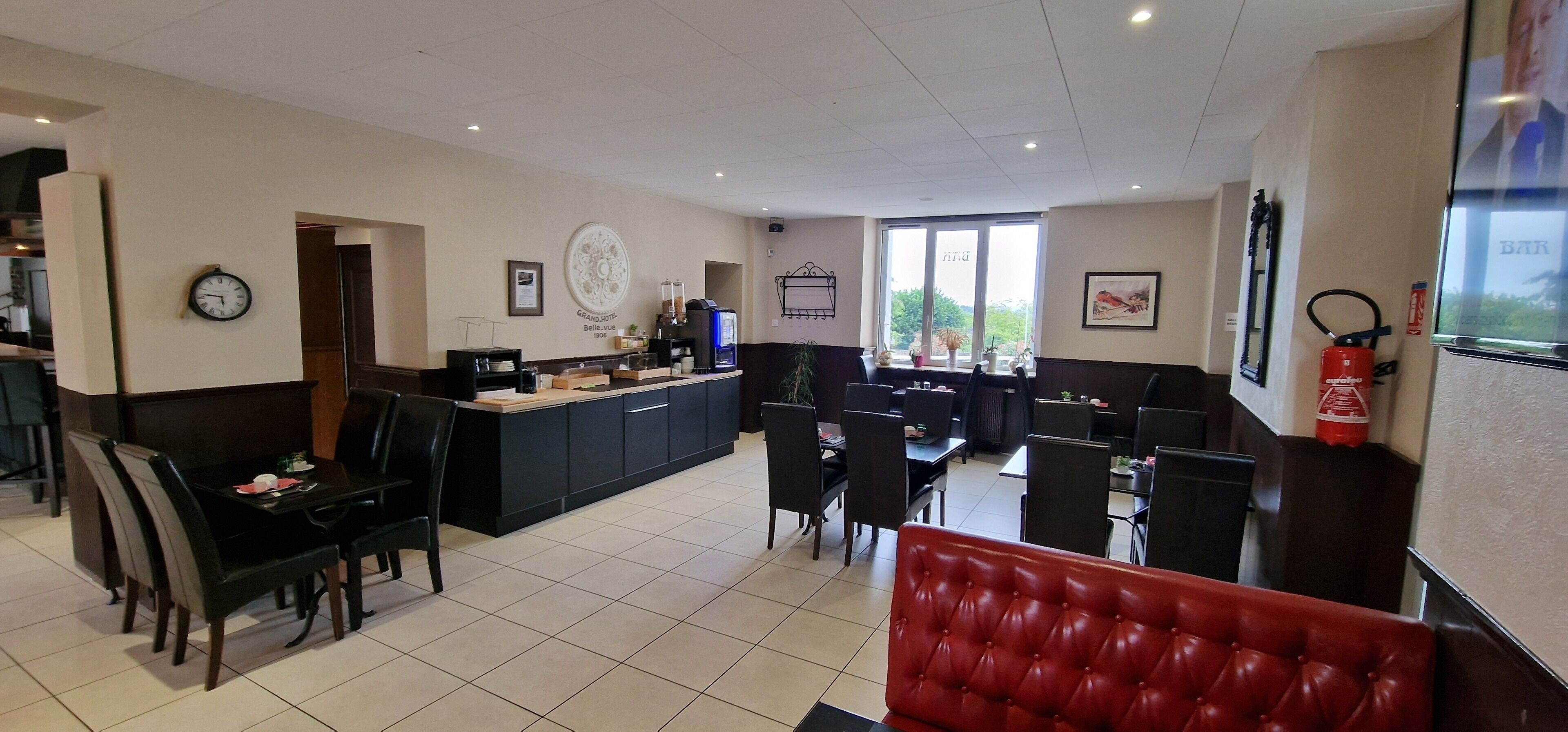 daily continental breakfast (eur 10 per person)