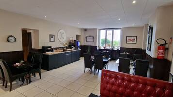 Daily continental breakfast (EUR 12 per person)