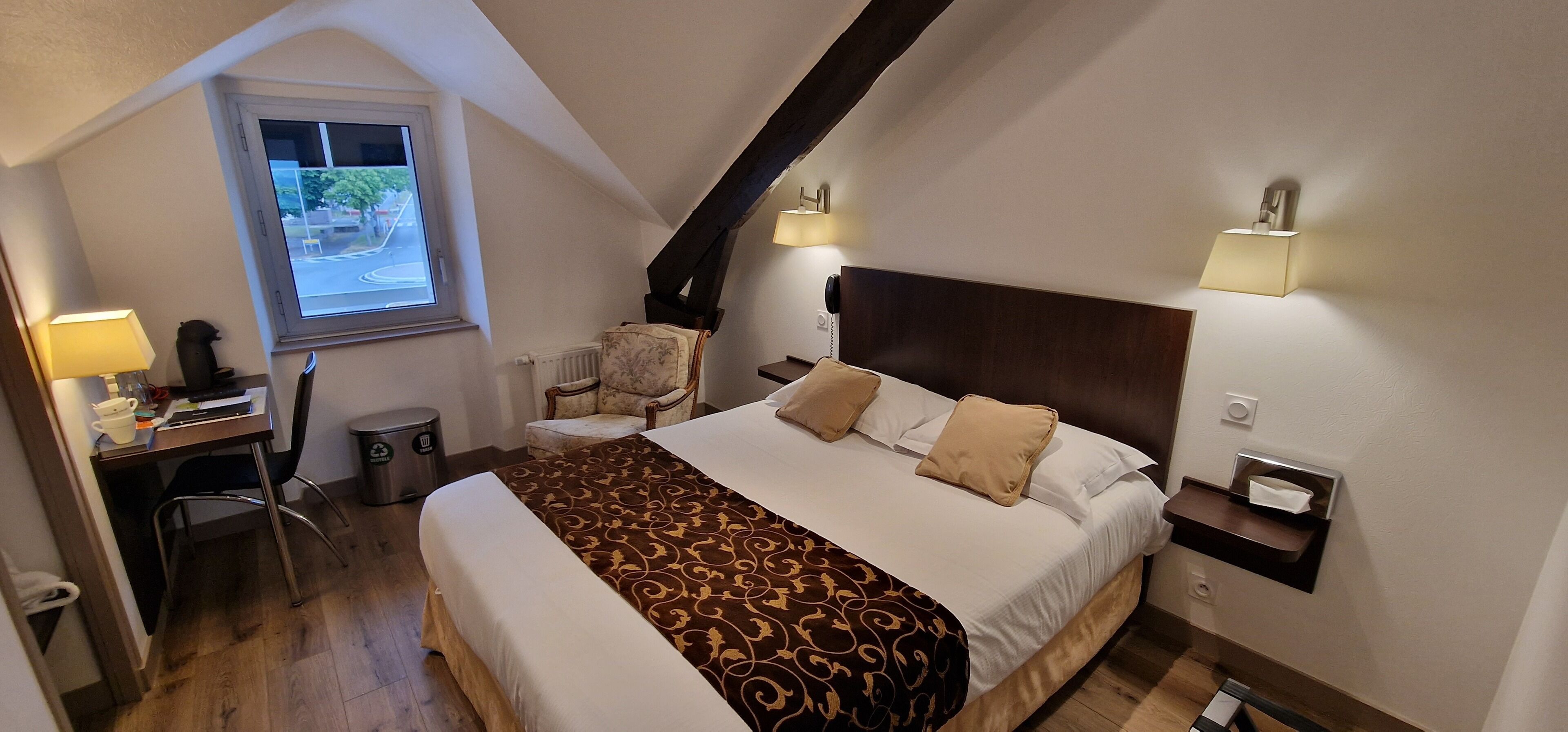 comfort double room | desk, free wifi, bed sheets